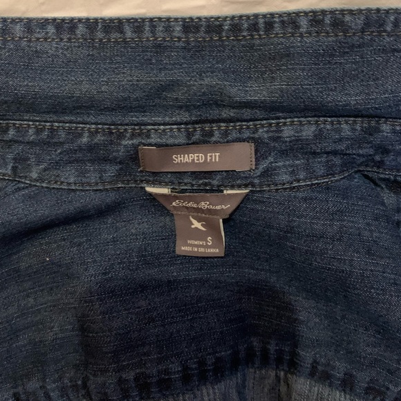 Eddie Bauer fitted denim shirt - Picture 2 of 2